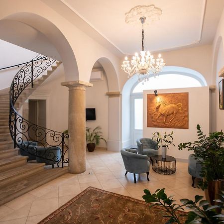 Atrium Rooms & Cafe Šoproň Exteriér fotografie