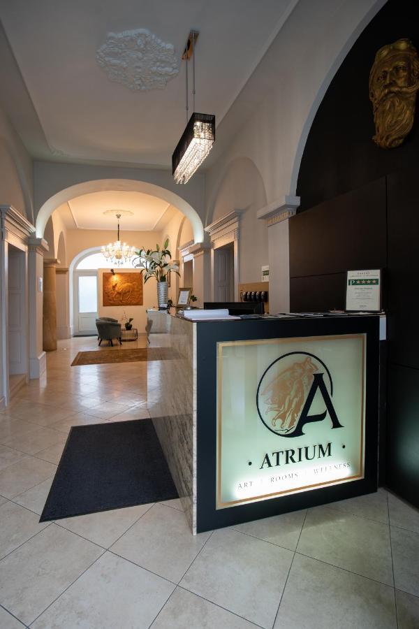 Atrium Rooms & Cafe Šoproň Exteriér fotografie