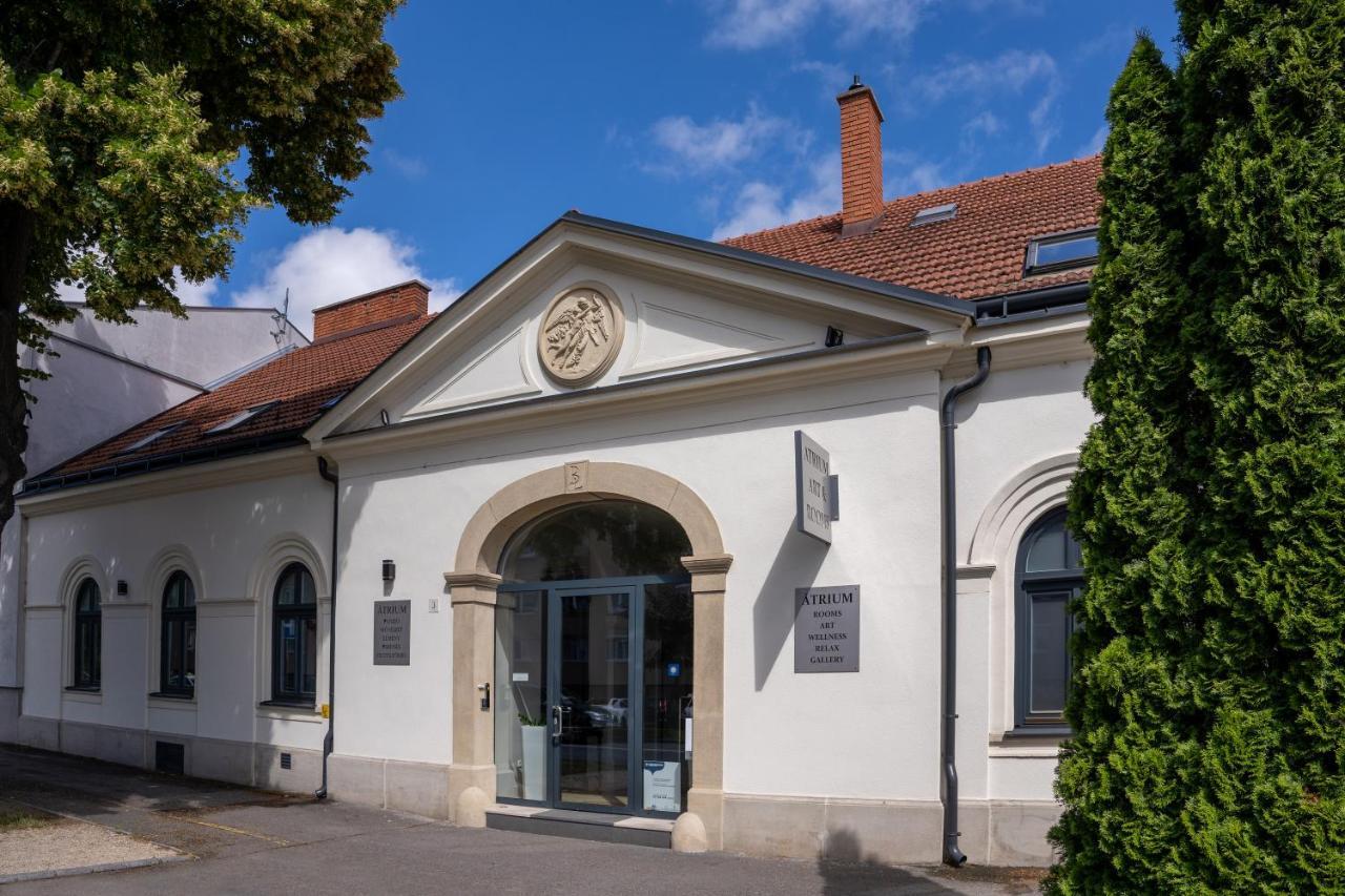Atrium Rooms & Cafe Šoproň Exteriér fotografie