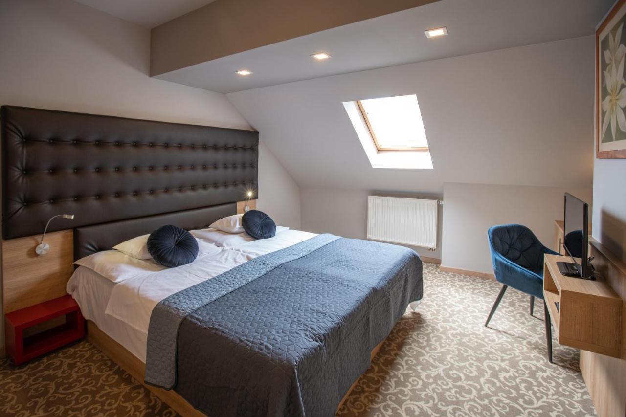 Atrium Rooms & Cafe Šoproň Exteriér fotografie