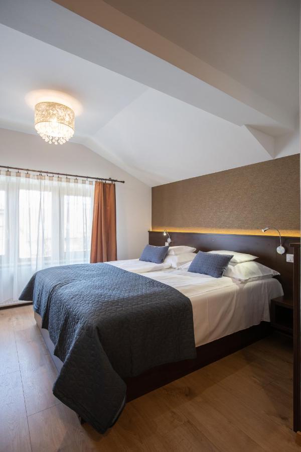 Atrium Rooms & Cafe Šoproň Exteriér fotografie