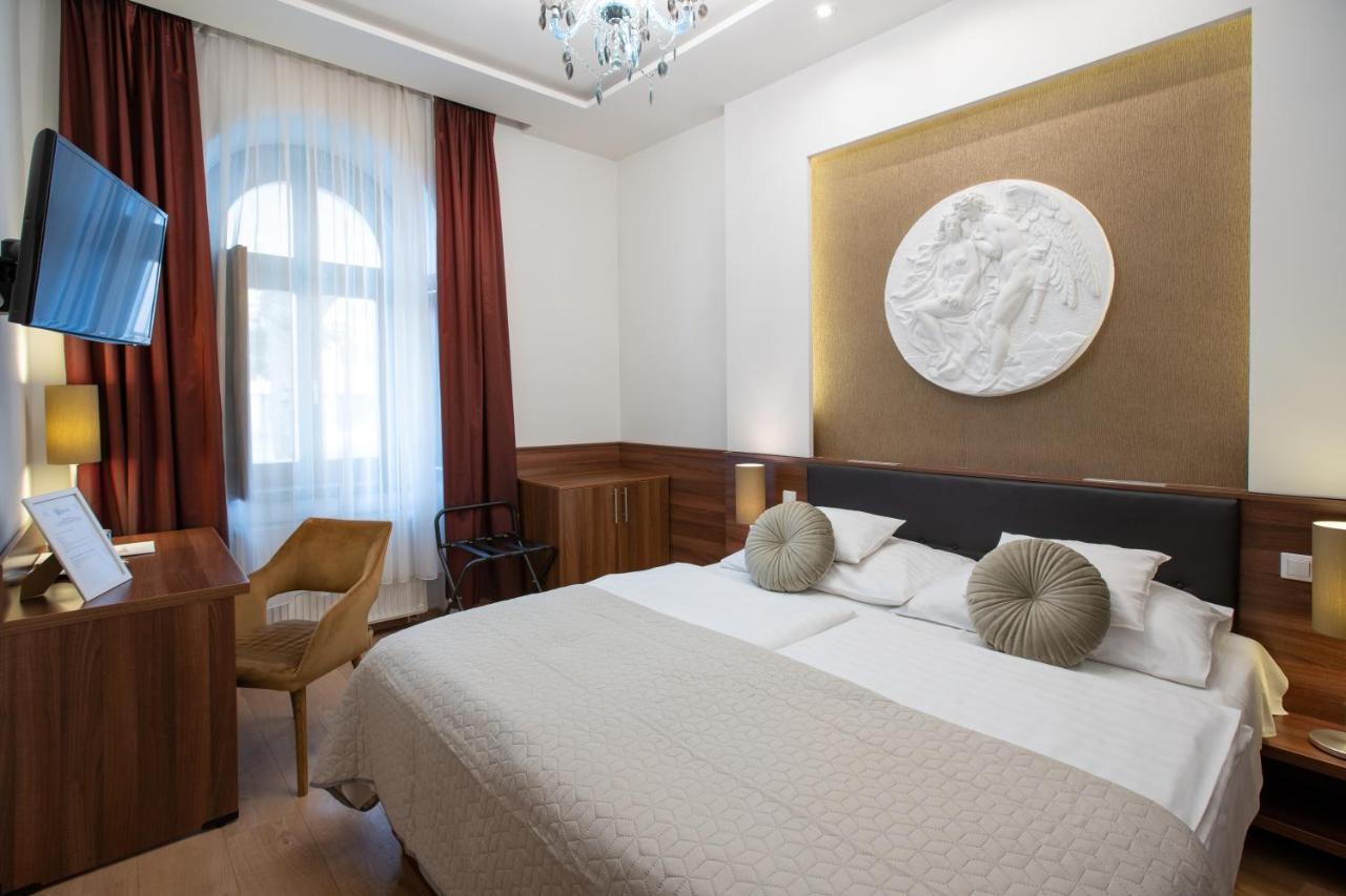 Atrium Rooms & Cafe Šoproň Exteriér fotografie