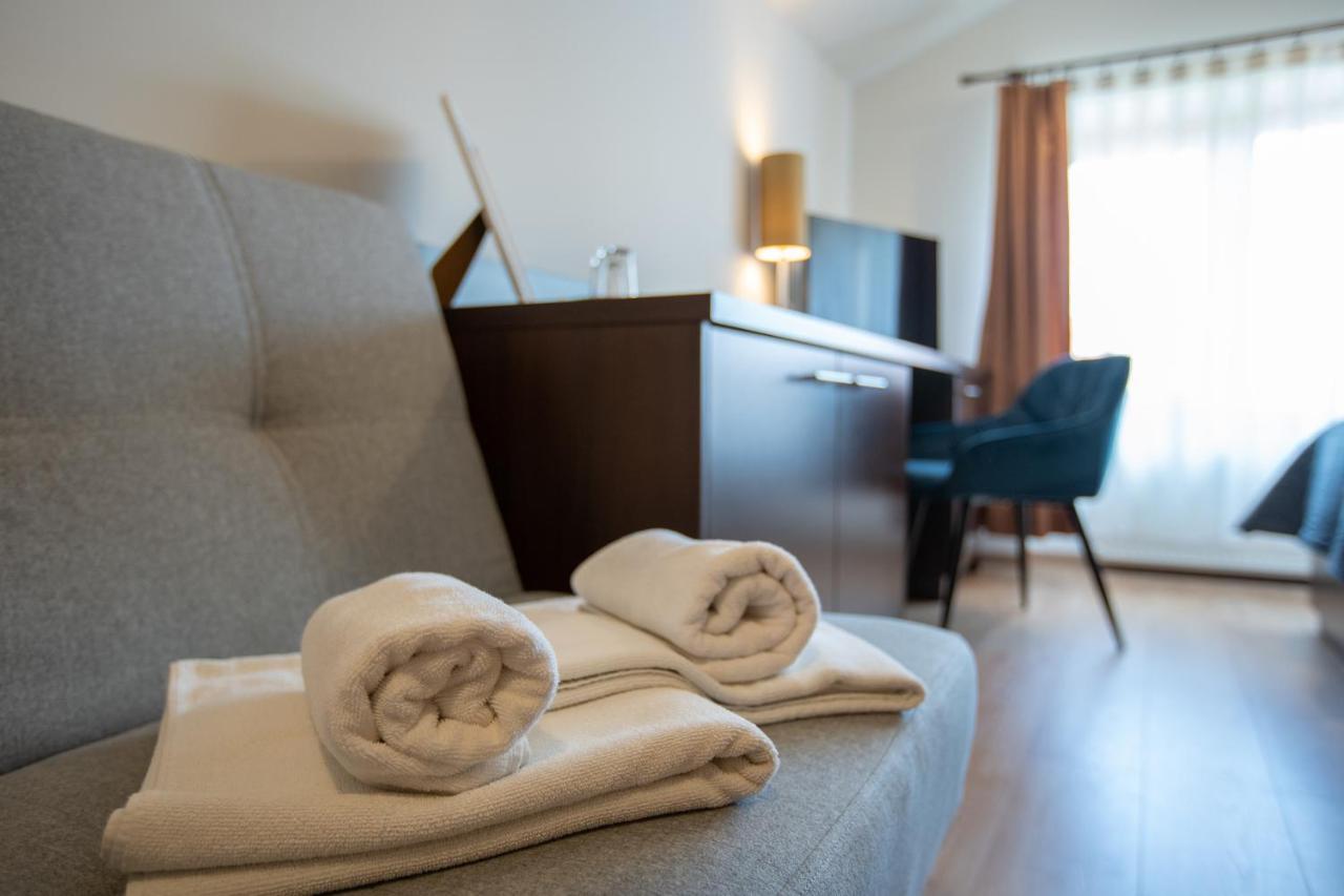 Atrium Rooms & Cafe Šoproň Exteriér fotografie