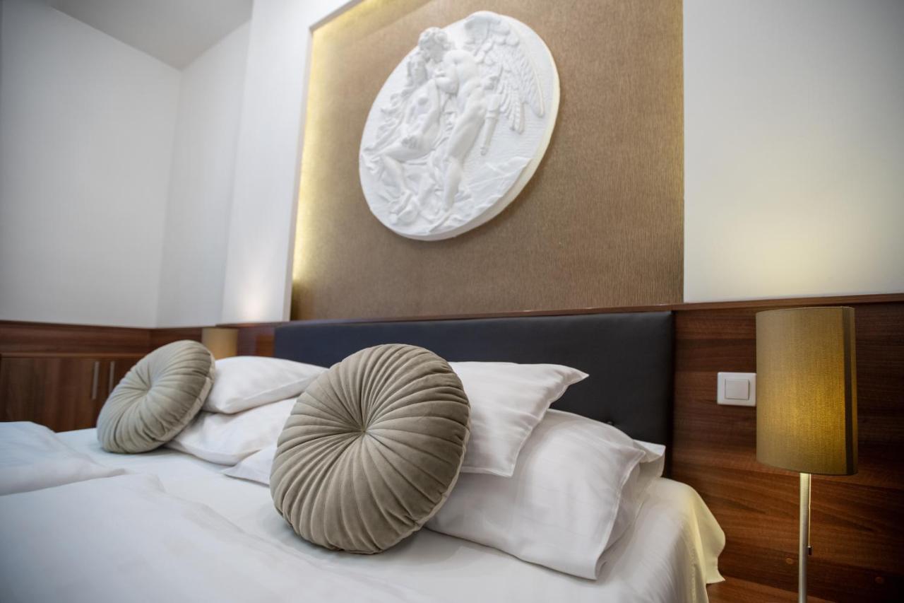 Atrium Rooms & Cafe Šoproň Exteriér fotografie