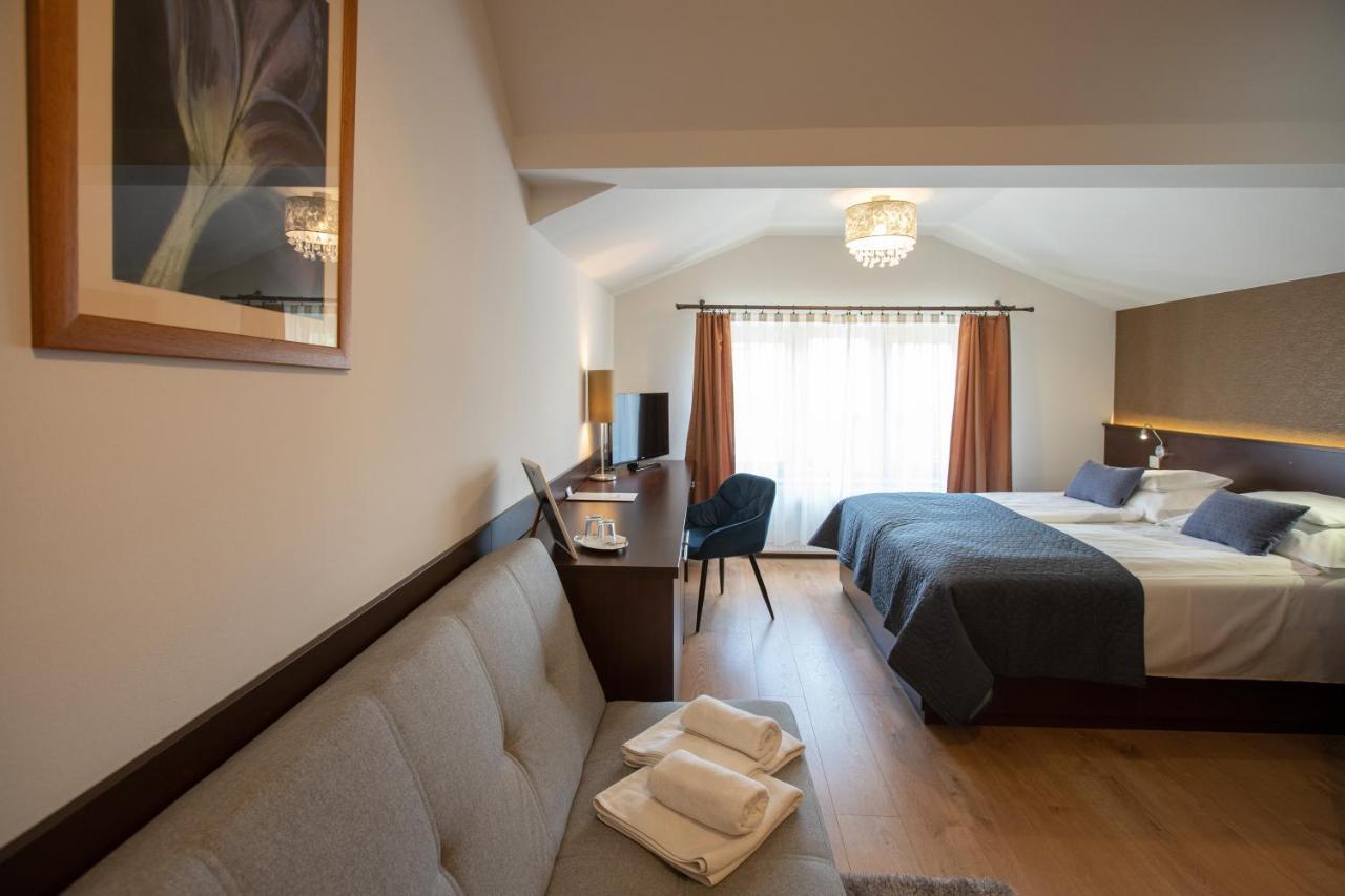 Atrium Rooms & Cafe Šoproň Exteriér fotografie